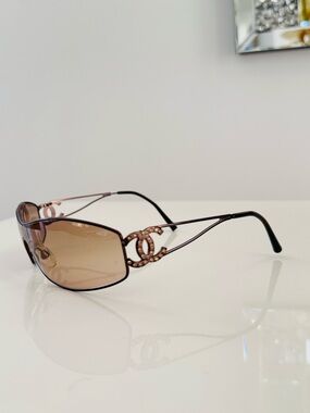 RARE 🍒 Vintage Authentic Chanel rhinestone CC sunglasses ✨
